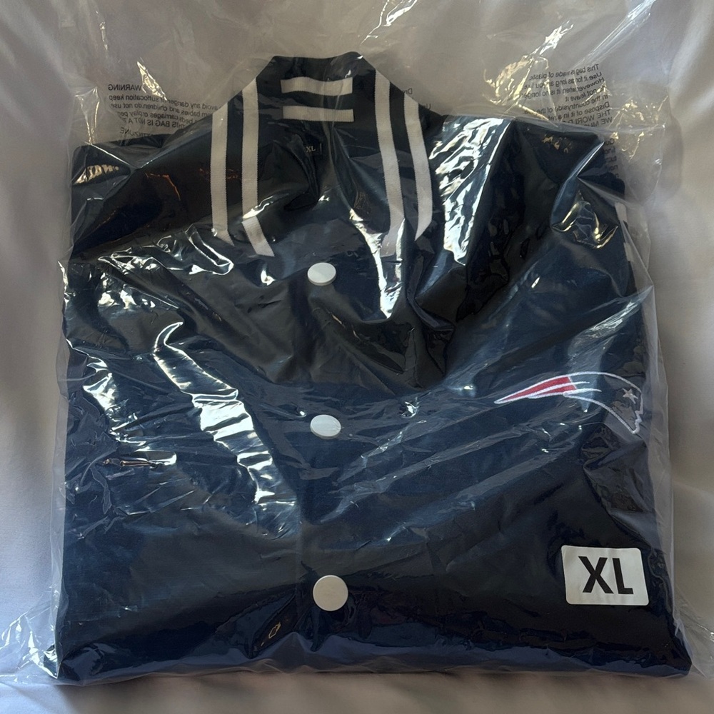 Members Only Patagonia Navy and White Letterman-Style Jacket - Picture 4 of 4